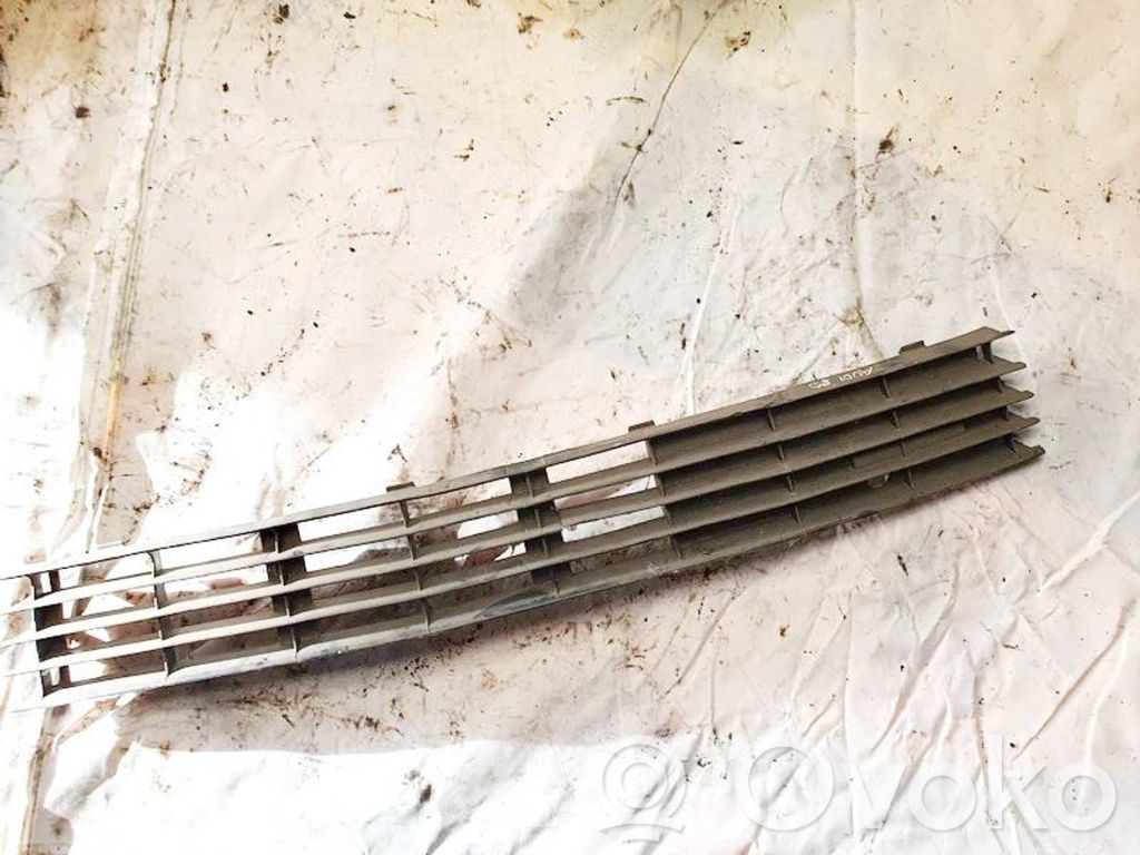 Audi 80 90 B3 Mascherina inferiore del paraurti anteriore 