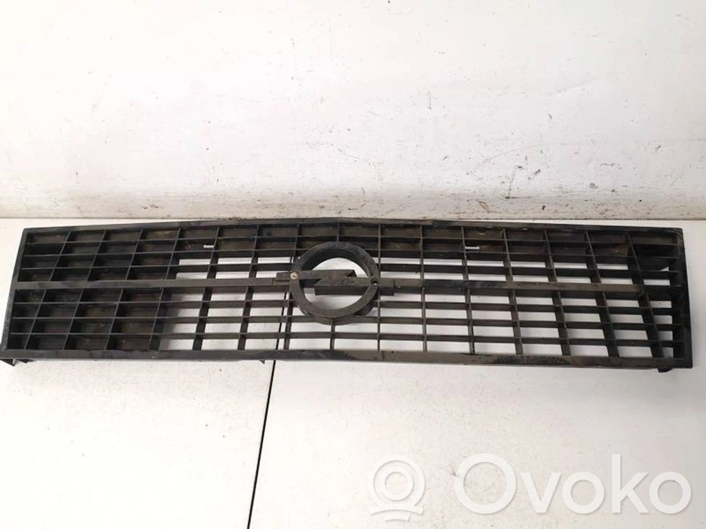 Opel Kadett D Etusäleikkö 