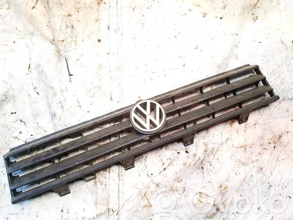 Volkswagen PASSAT B2 Etusäleikkö 