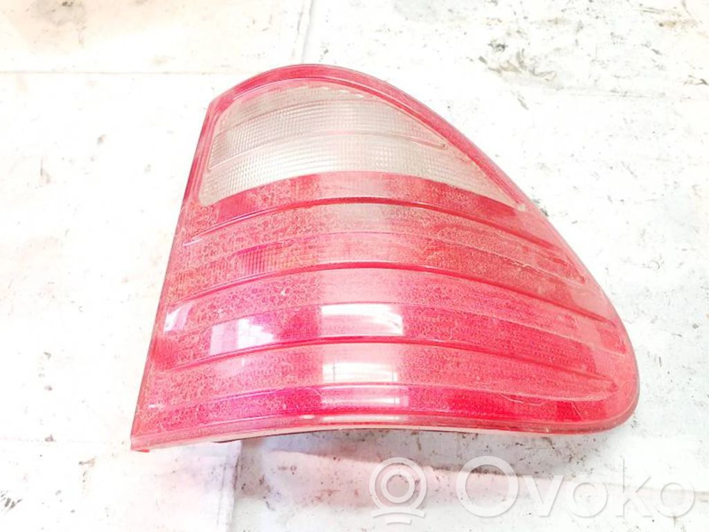 Mercedes-Benz E W210 Lampă spate în caroserie 