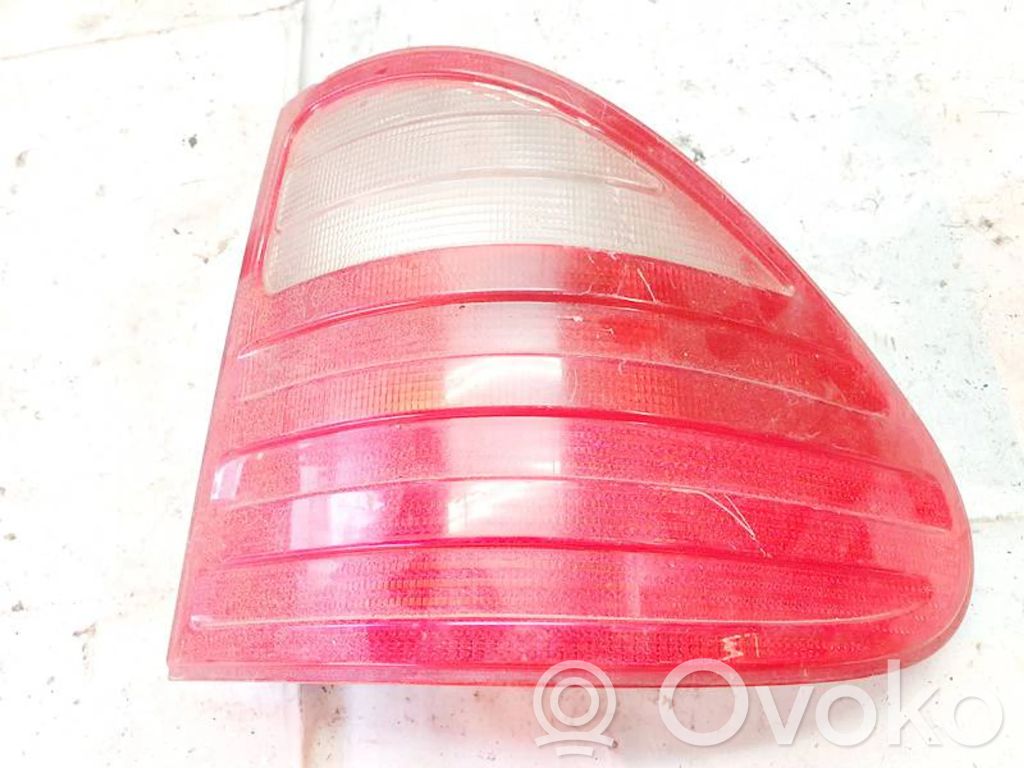 Mercedes-Benz E W210 Lampă spate în caroserie 