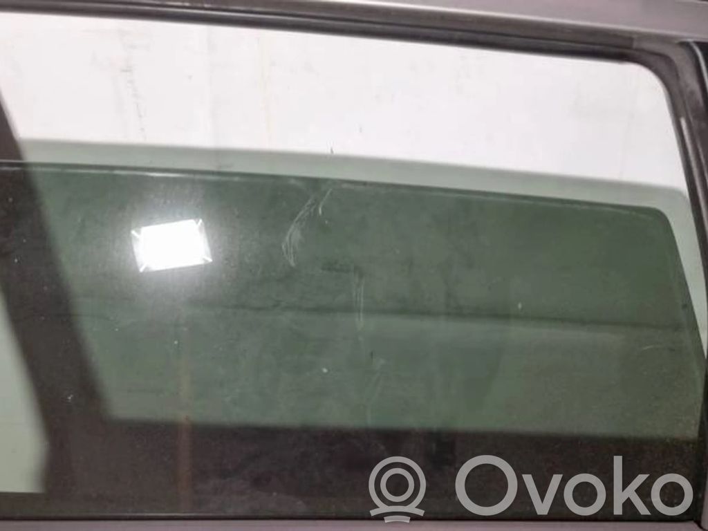 Nissan Note (E11) Vitre de fenêtre porte arrière