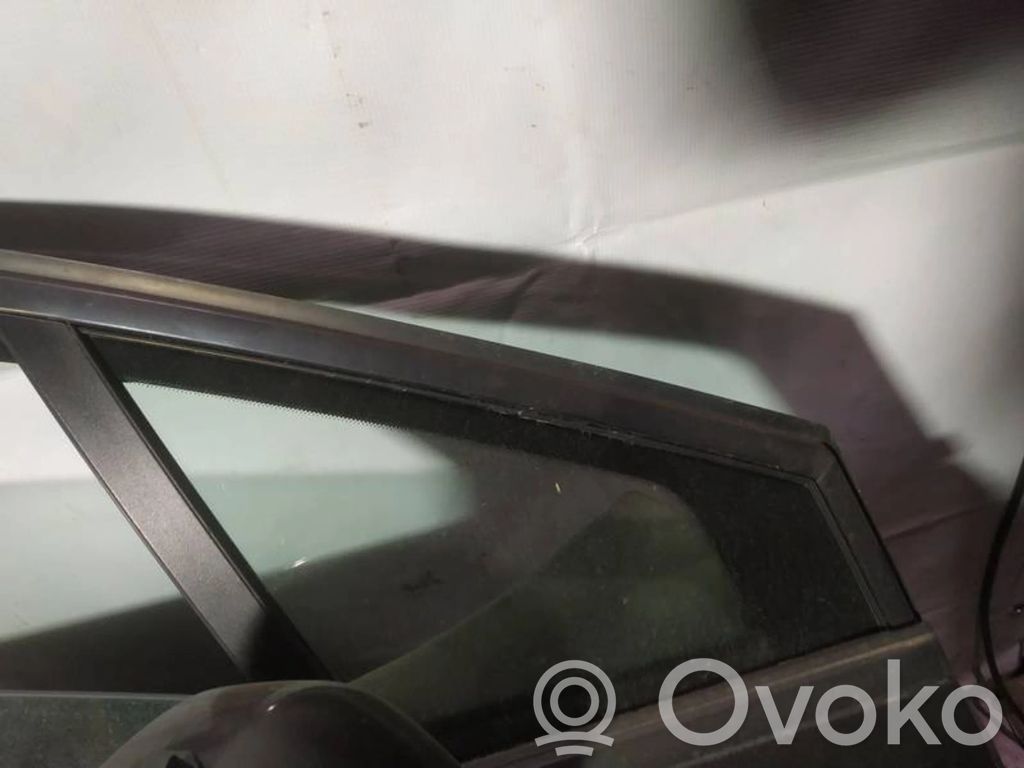 Citroen C4 I Vetro del deflettore della portiera anteriore - quattro porte 