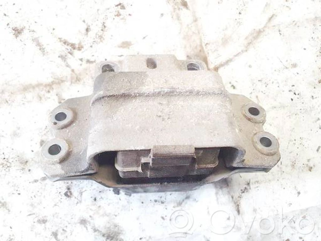 Skoda Superb B6 (3T) Engine mount bracket 