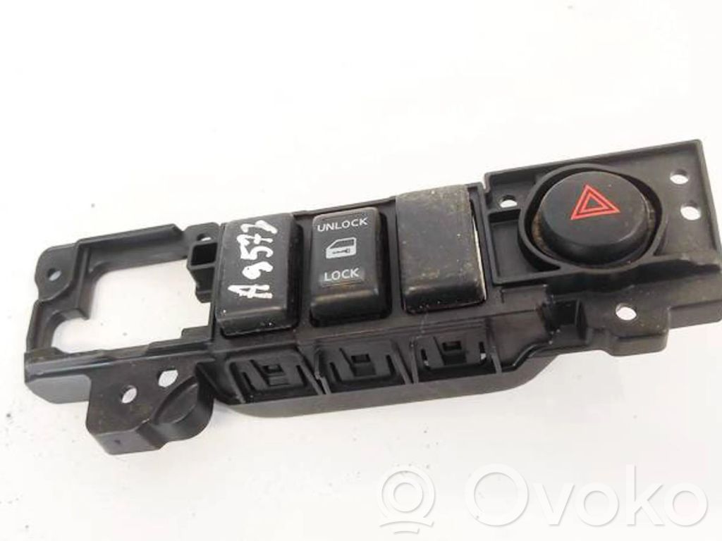 Nissan NV200 Comutator lumini pericol 