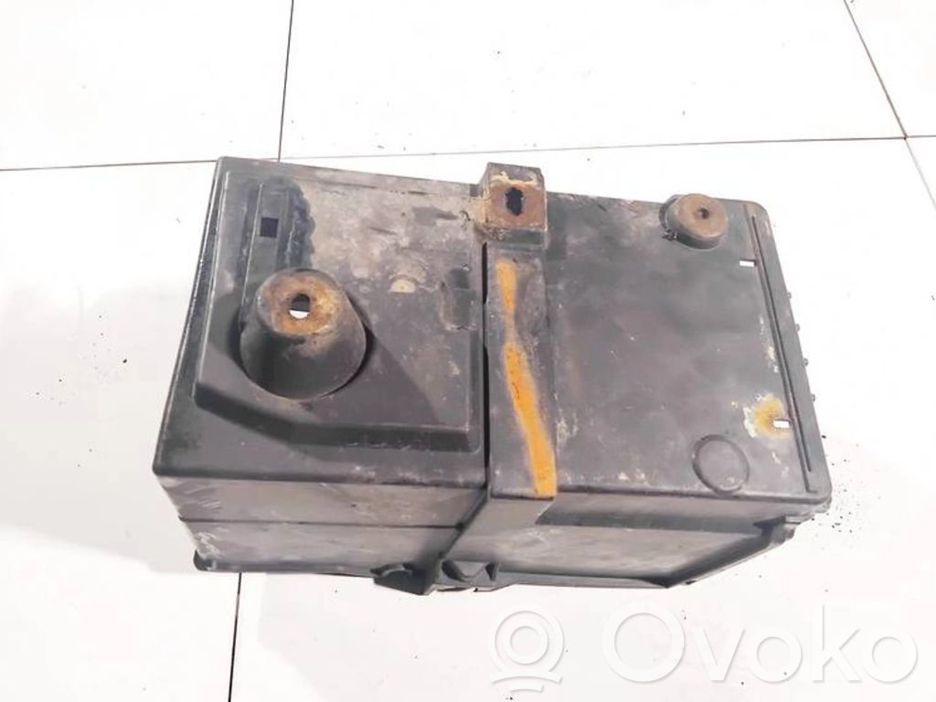 Battery box tray