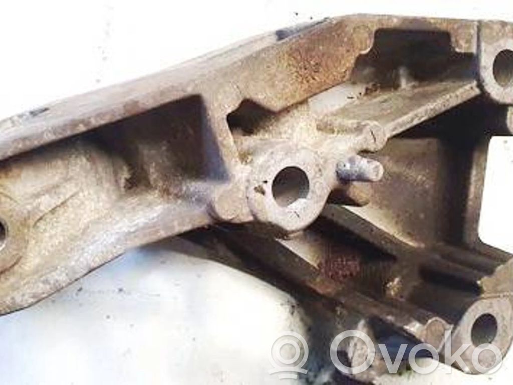 Nissan Primera Engine mounting bracket 