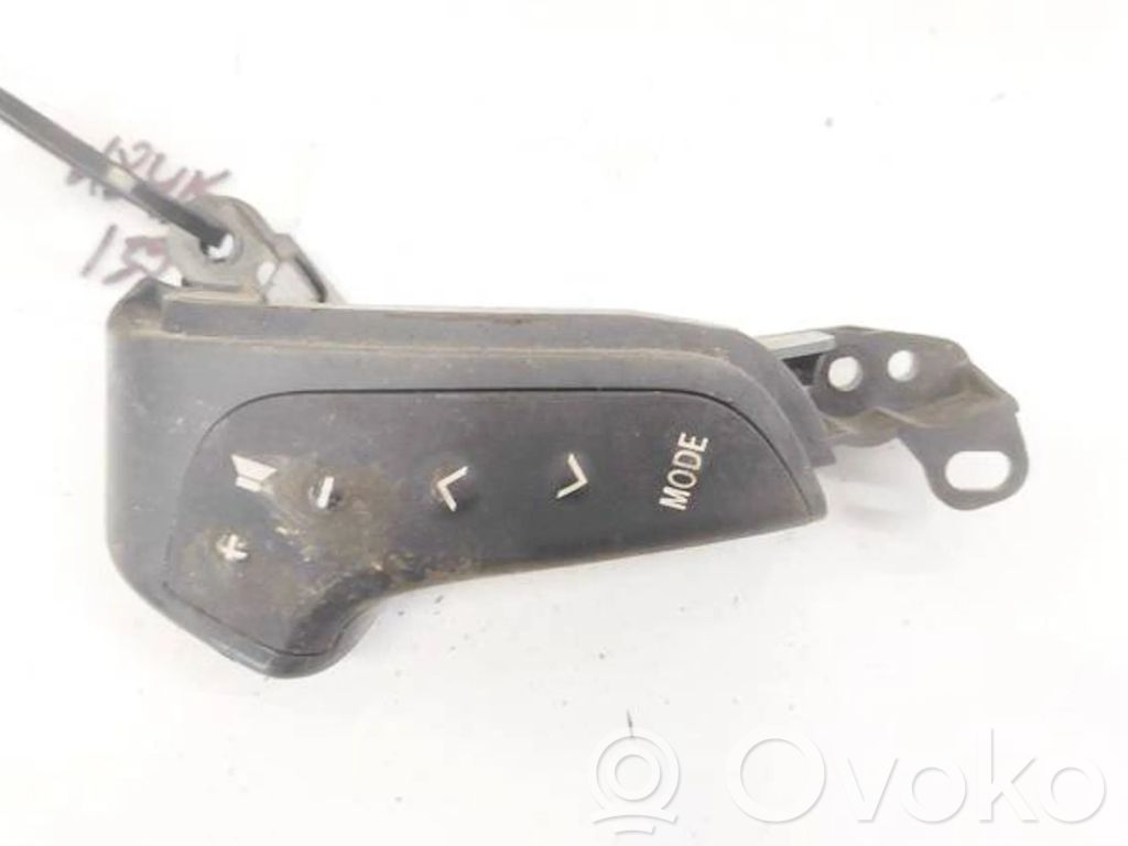 Toyota Avensis T250 Pulsanti/interruttori sul volante