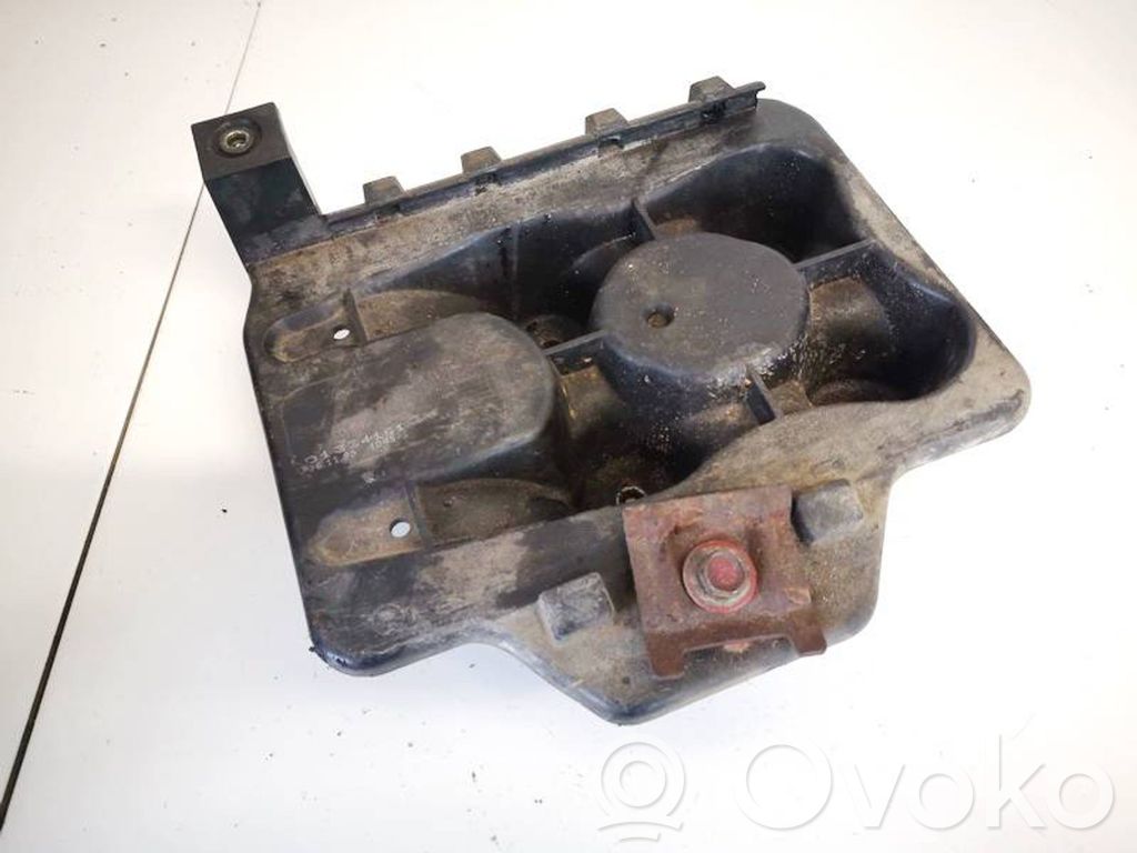 Volkswagen Golf IV Akun kiinnike 