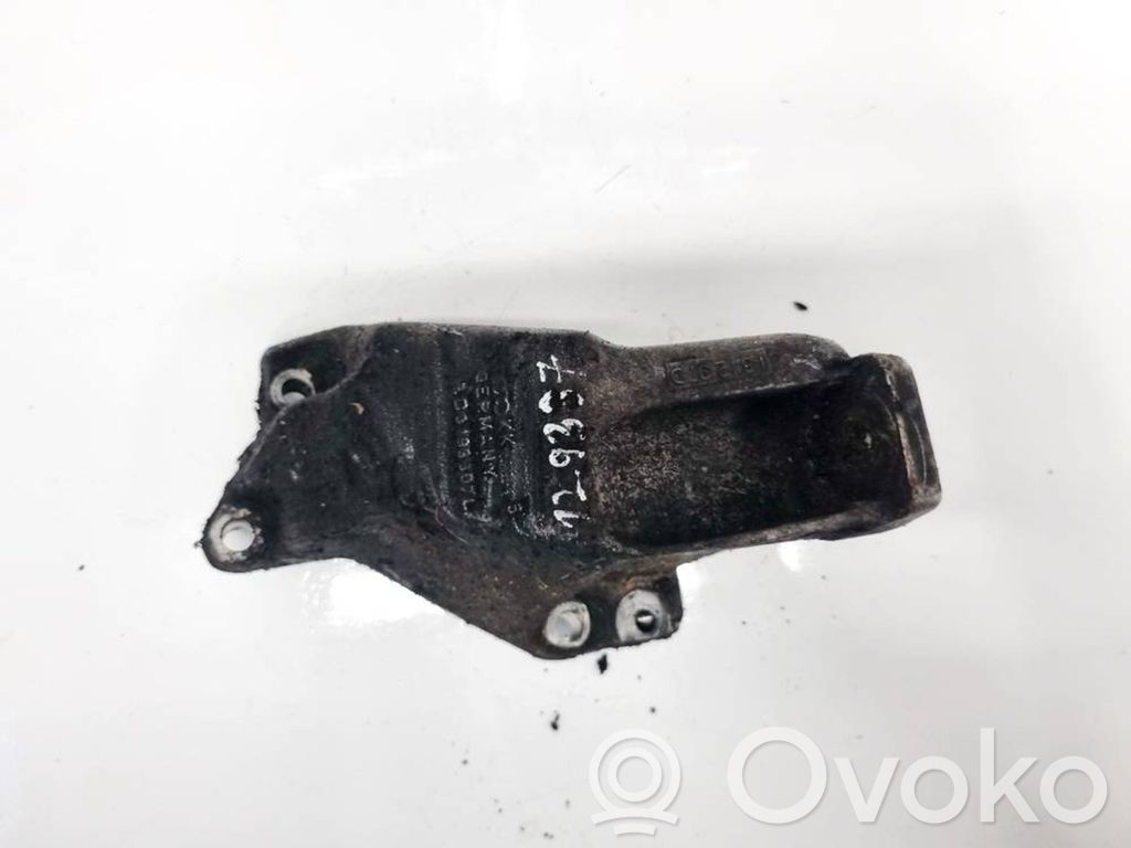 Audi A4 S4 B5 8D Supporto di montaggio del motore (usato) 