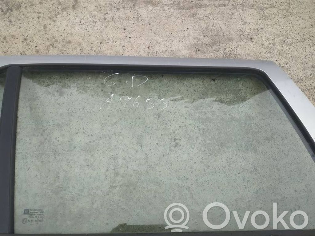 Opel Astra G Vetro del finestrino della portiera posteriore 