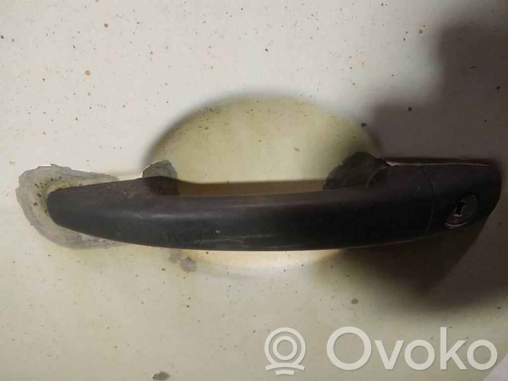 Manecilla externa puerta delantera
