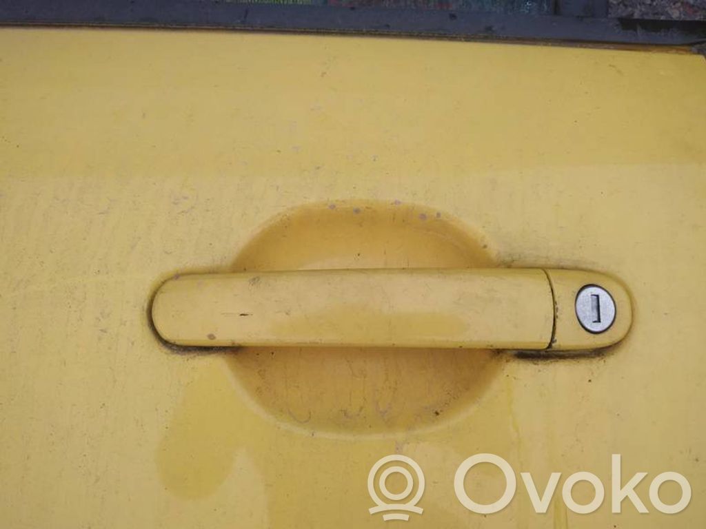 Manecilla externa puerta delantera