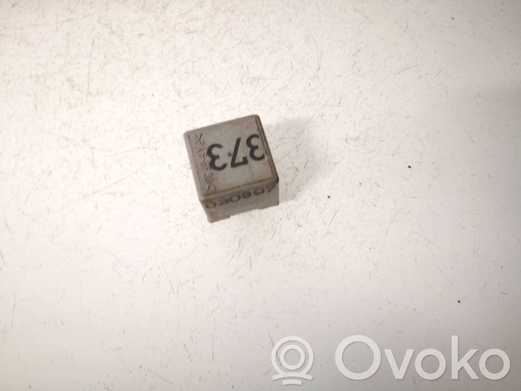 Otros relés   8D0951253A,8D0951253A
