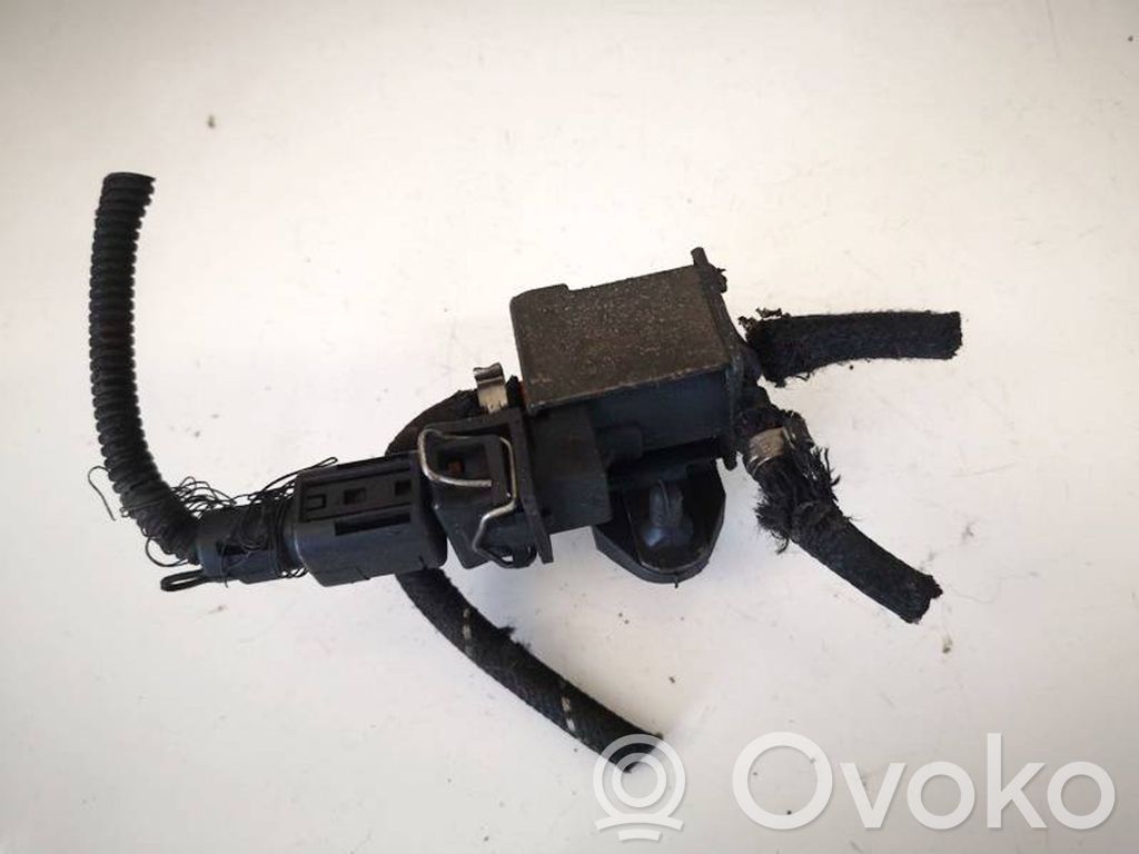 Volkswagen Golf IV Zawór podciśnienia / Elektrozawór turbiny 