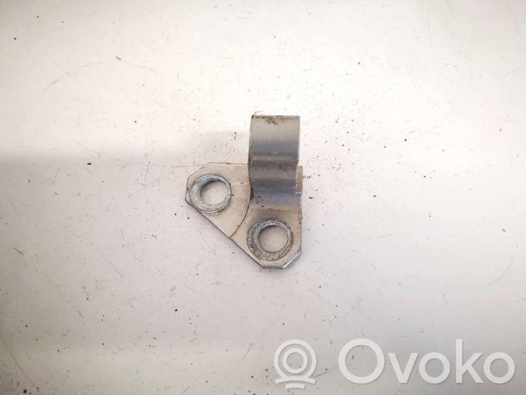 Volkswagen PASSAT B6 Bisagra inferior de la puerta trasera