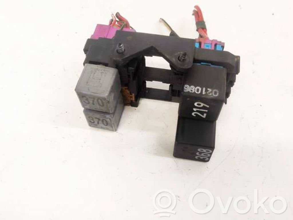 Audi A6 S6 C4 4A Set scatola dei fusibili 