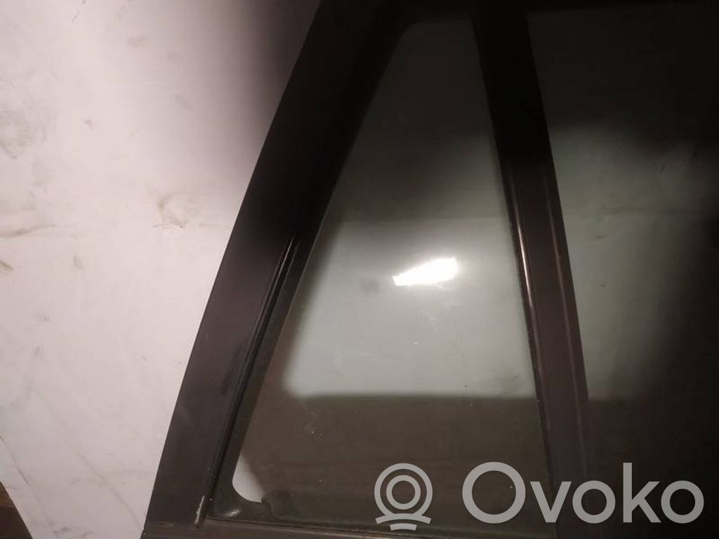 Peugeot 406 Vetro del deflettore posteriore 