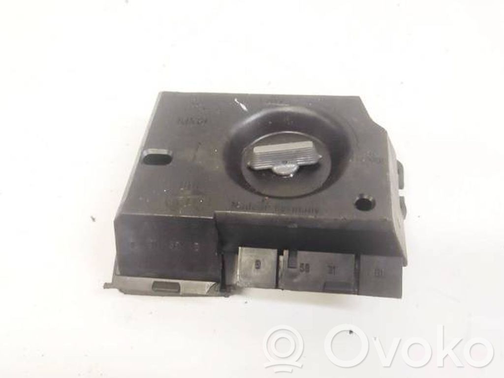 Audi A6 S6 C4 4A Portalampada fanale posteriore 