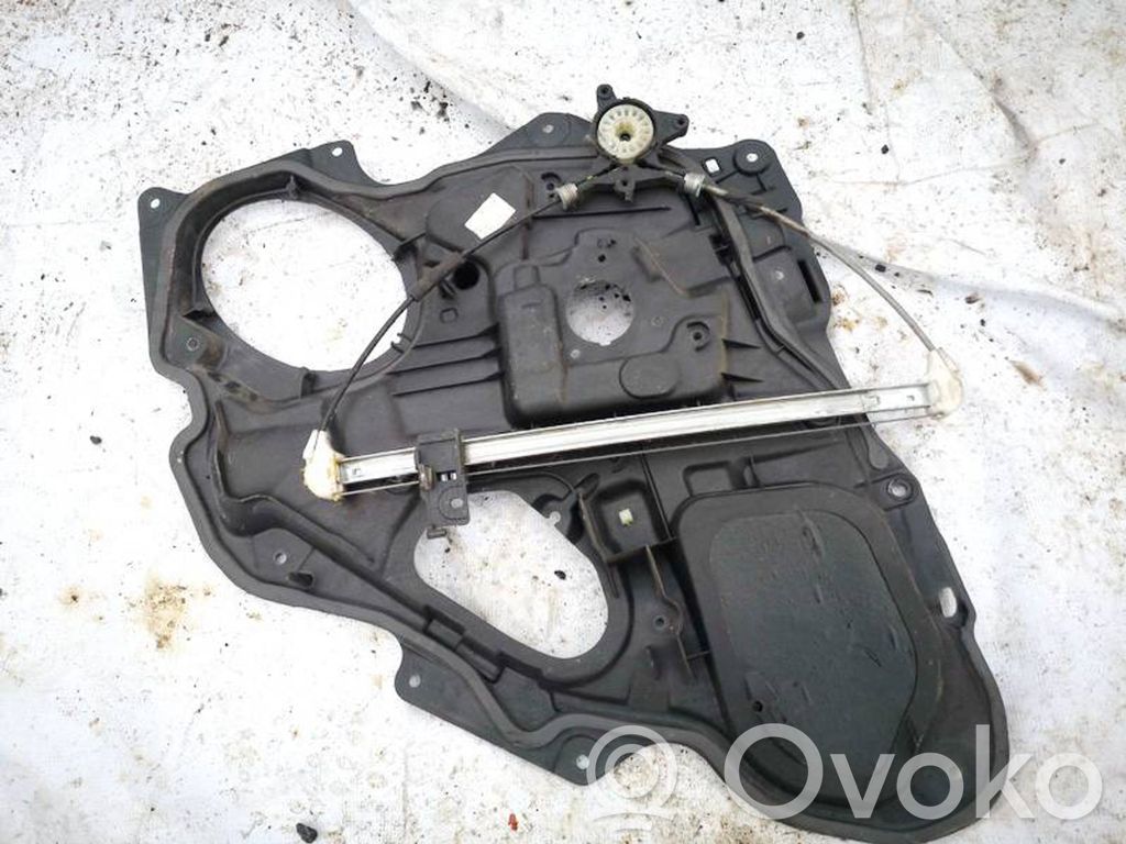 Mazda 3 I Regulador con motor de la ventanilla de la puerta corredera 