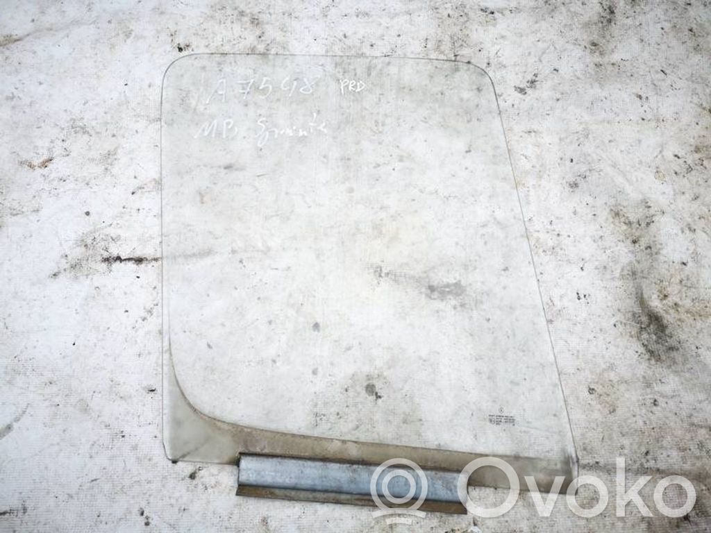 Mercedes-Benz Sprinter W901 W902 W903 W904 Vetro del finestrino della portiera anteriore - quattro porte 