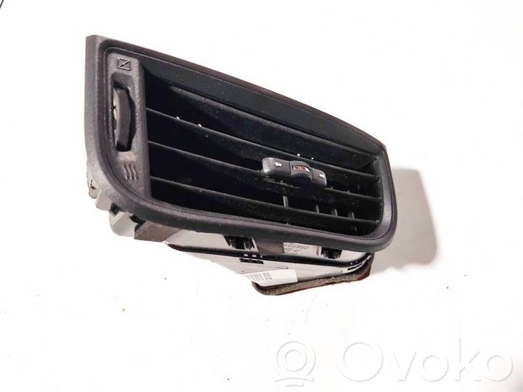 Dodge Journey Dysze / Kratki środkowego nawiewu deski rozdzielczej 