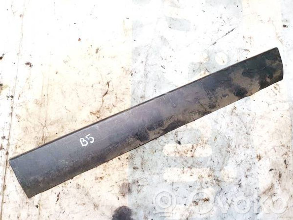 Volkswagen PASSAT B5 Rivestimento portiera posteriore (modanatura)