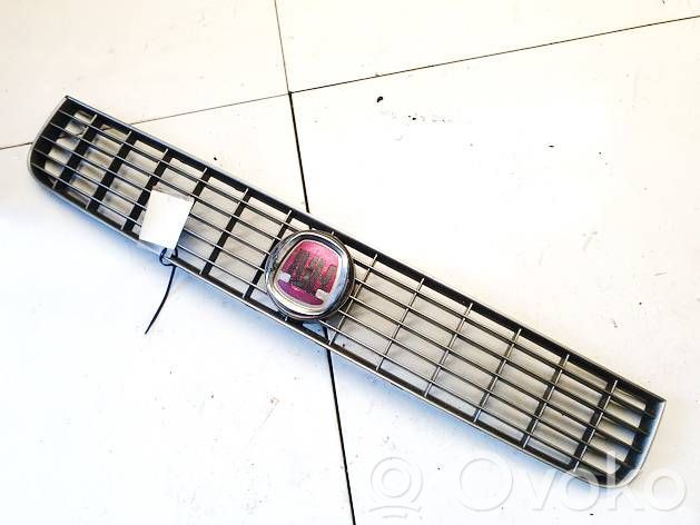 Fiat Punto (188) Atrapa chłodnicy / Grill 