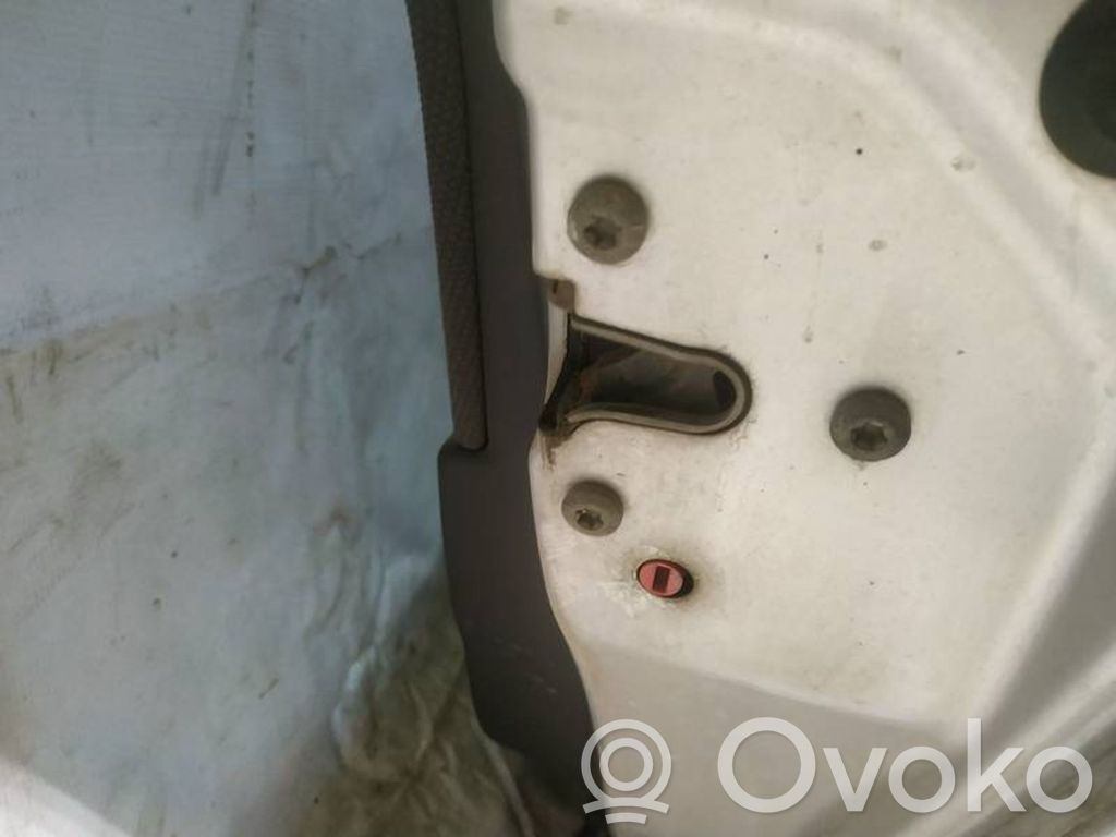 Serrure de porte arrière