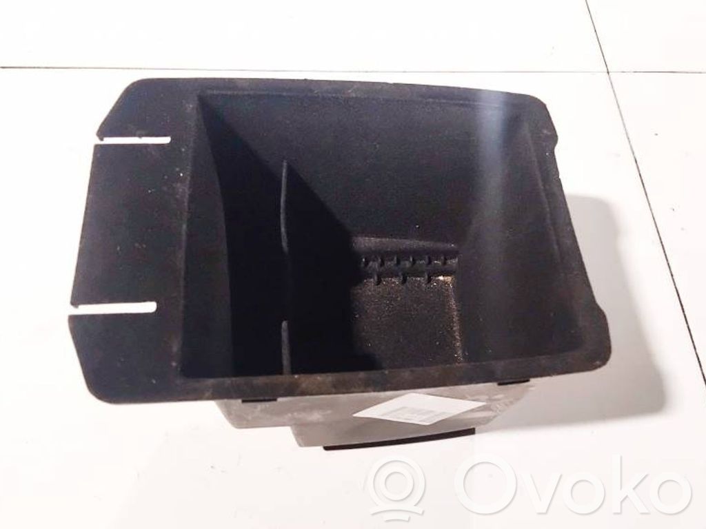 Glove box