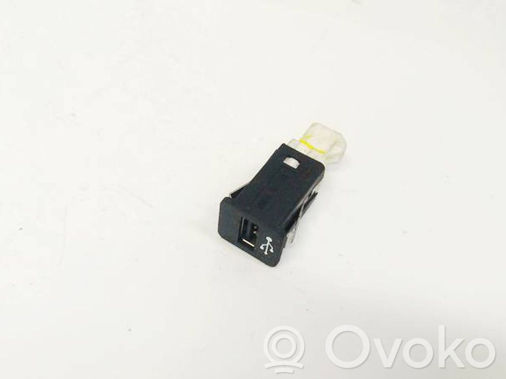 BMW 7 F01 F02 F03 F04 USB socket connector 
