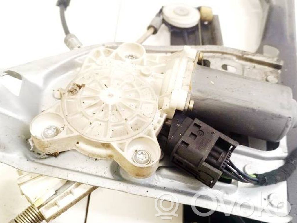 Mercedes-Benz C W203 Motorino alzacristalli della portiera anteriore 