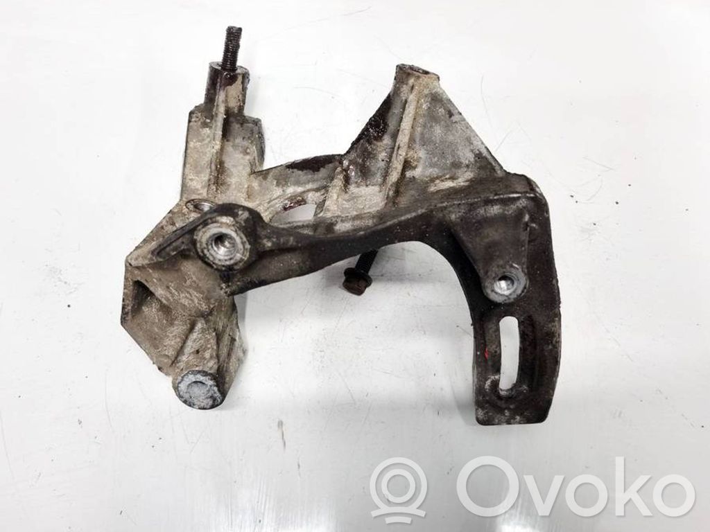 Chrysler Stratus Engine mounting bracket 