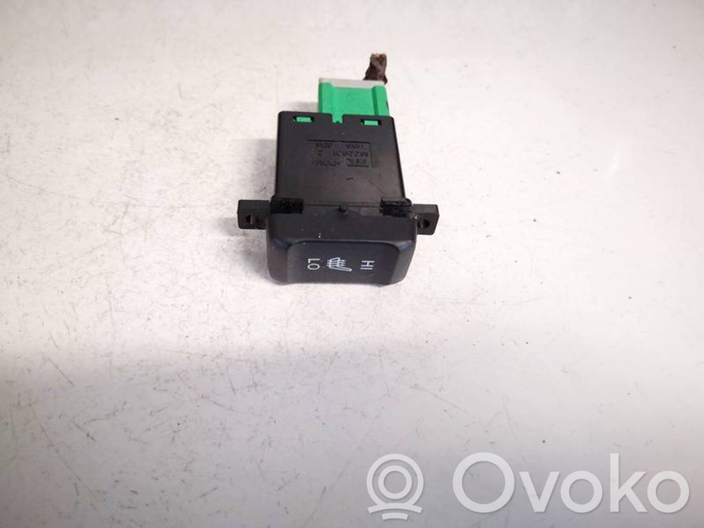 Interruptor de calefacción del asiento   M22831,M22831