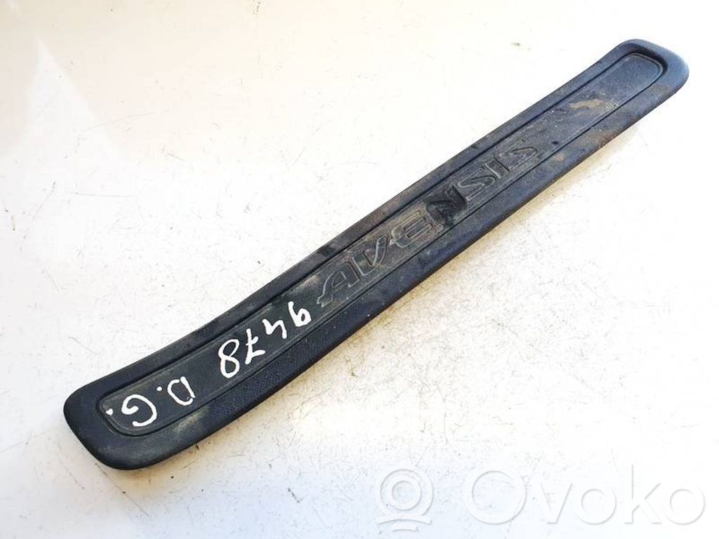 Toyota Avensis T270 Copertura del rivestimento del sottoporta posteriore