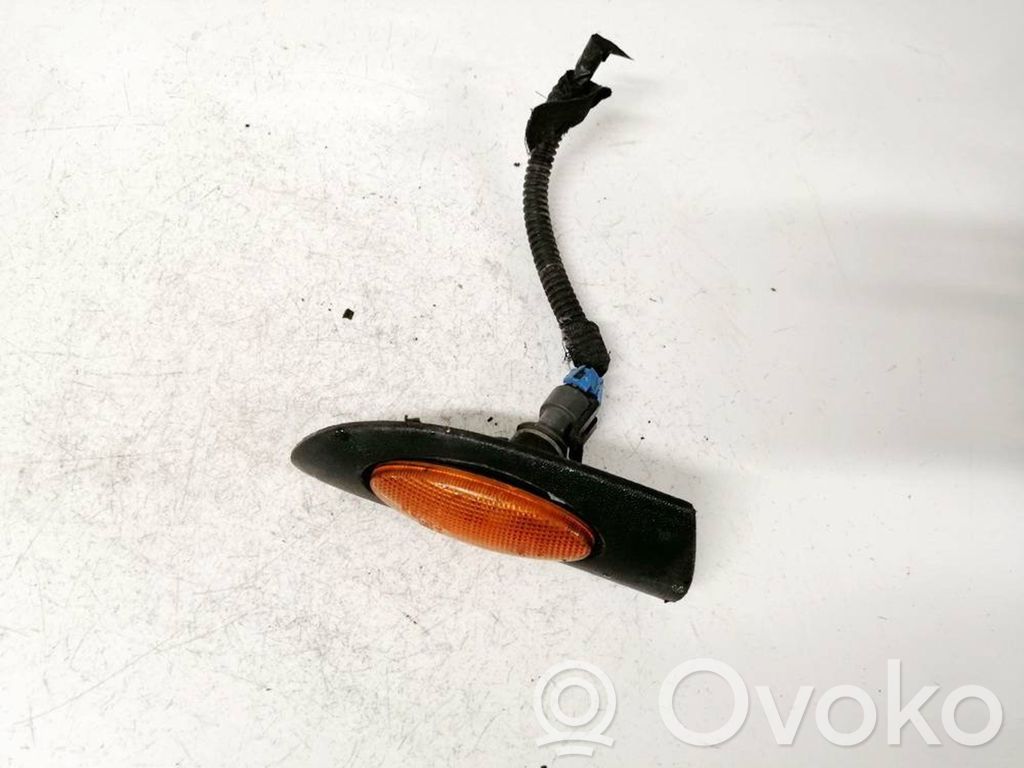 Opel Vectra B Semnalizator bară față 