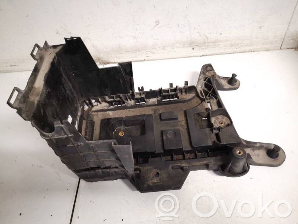 Volkswagen PASSAT B7 Vassoio scatola della batteria