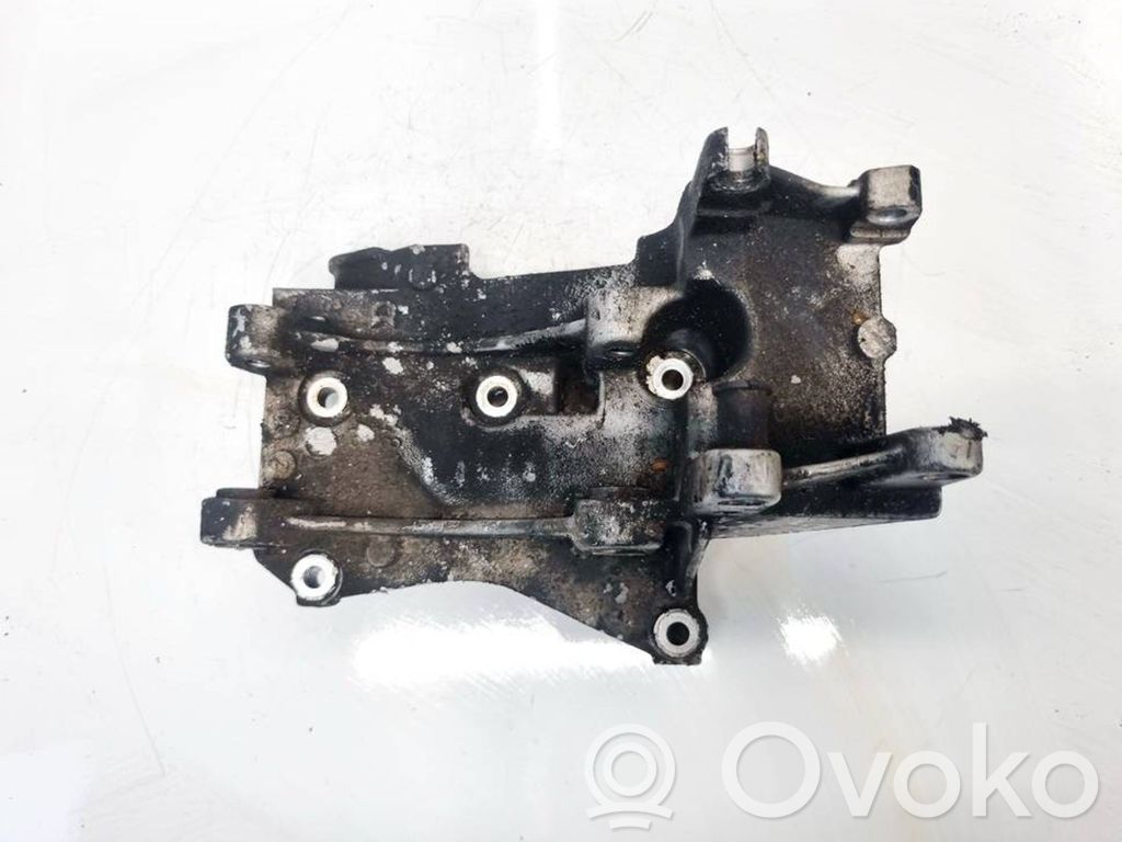Peugeot 406 Engine mounting bracket 