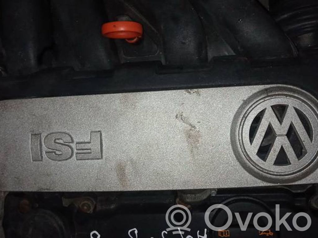 Volkswagen PASSAT B6 Couvercle cache moteur