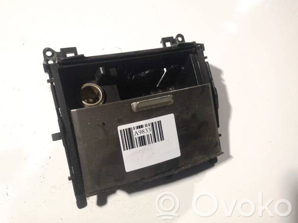 Lexus IS 220D-250-350 Cendrier