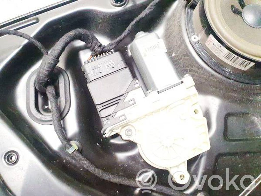 Volkswagen PASSAT B6 Motorino alzacristalli della portiera posteriore 
