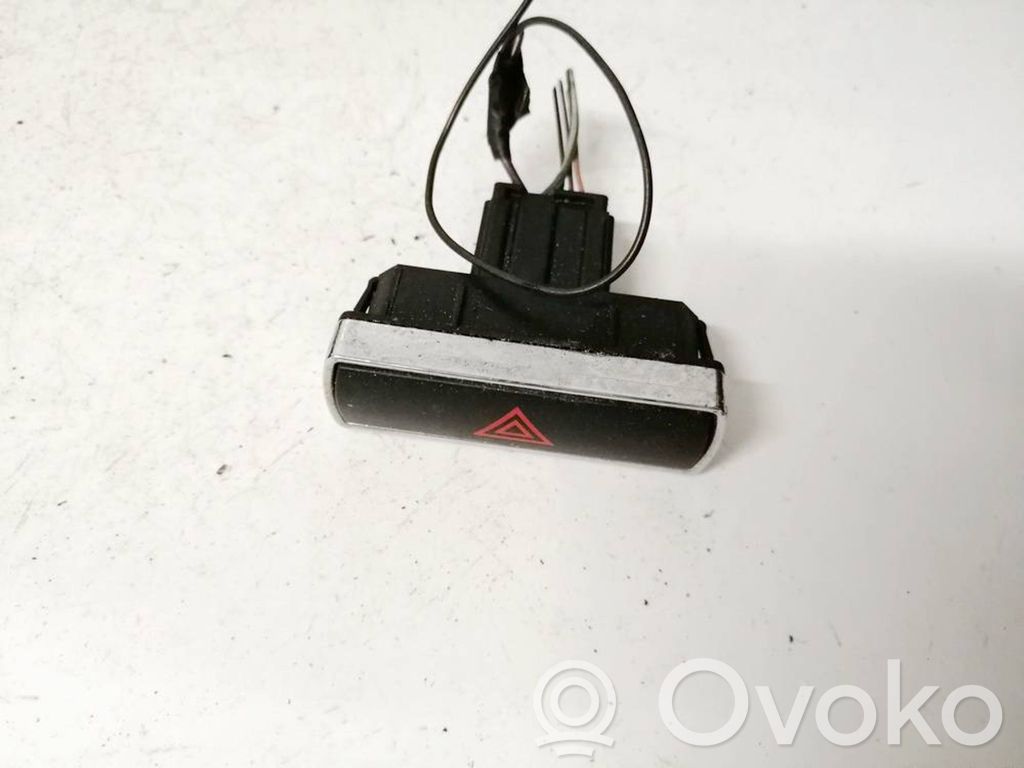 Botón interruptor de luz de peligro   13A350AA,13A350AA