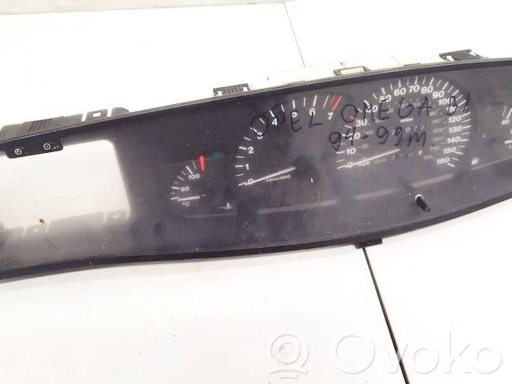 Opel Omega B1 Speedometer (instrument cluster) 