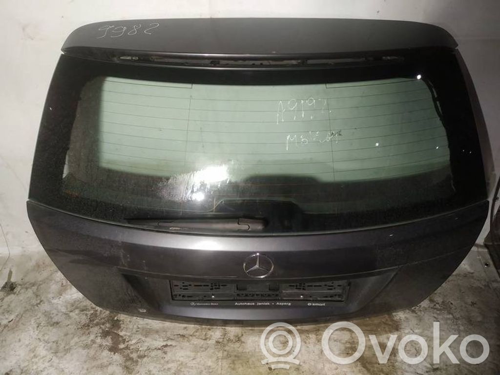 Mercedes-Benz C AMG W204 Takaluukun/tavaratilan kansi 