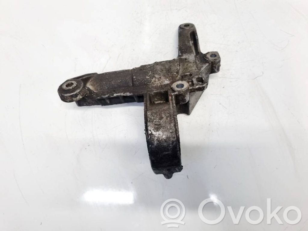 Engine mounting bracket   4926697,4926697