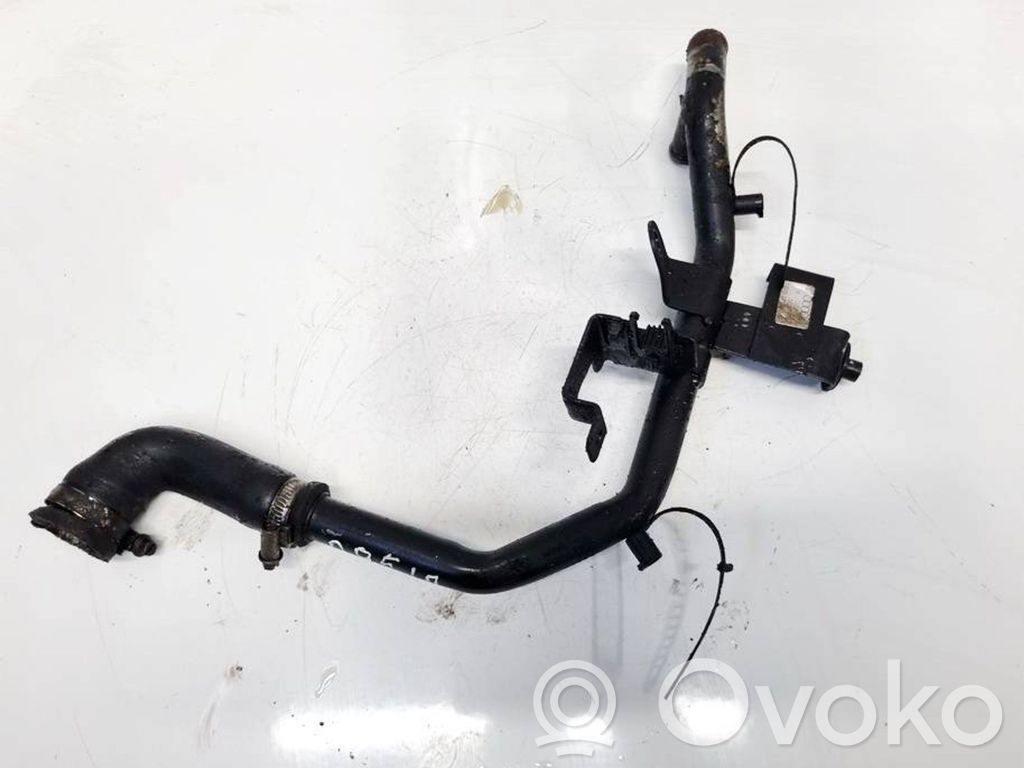 Audi A4 S4 B5 8D Tuyau de liquide de refroidissement moteur