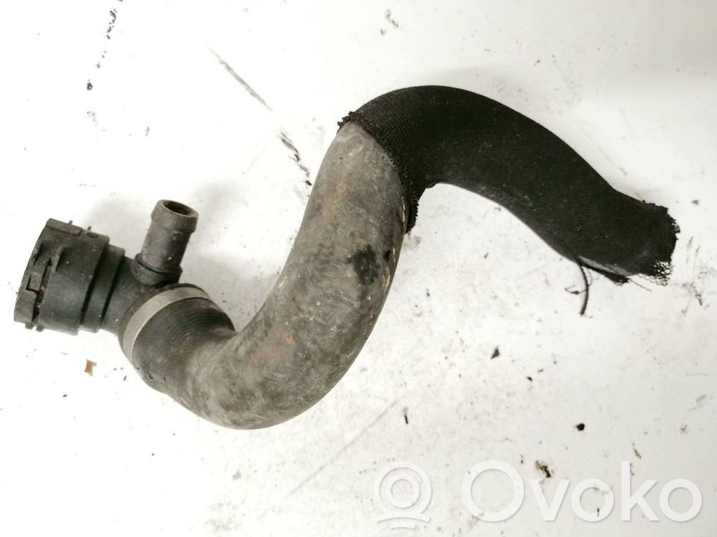 Audi A4 S4 B5 8D Moottorin vesijäähdytyksen putki/letku 