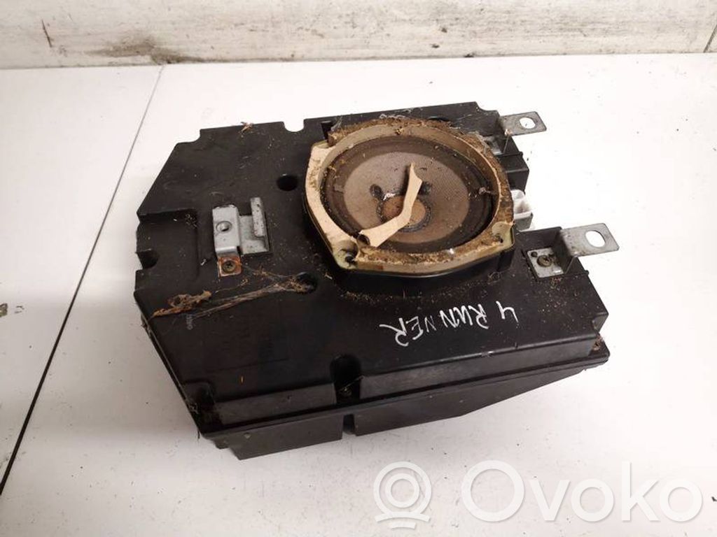 Toyota Hilux (N80, N90, N100, N110) Subwoofer 