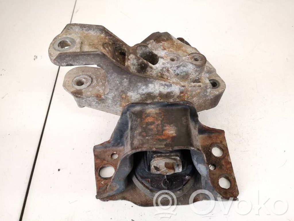 Nissan Primera Engine mount bracket 