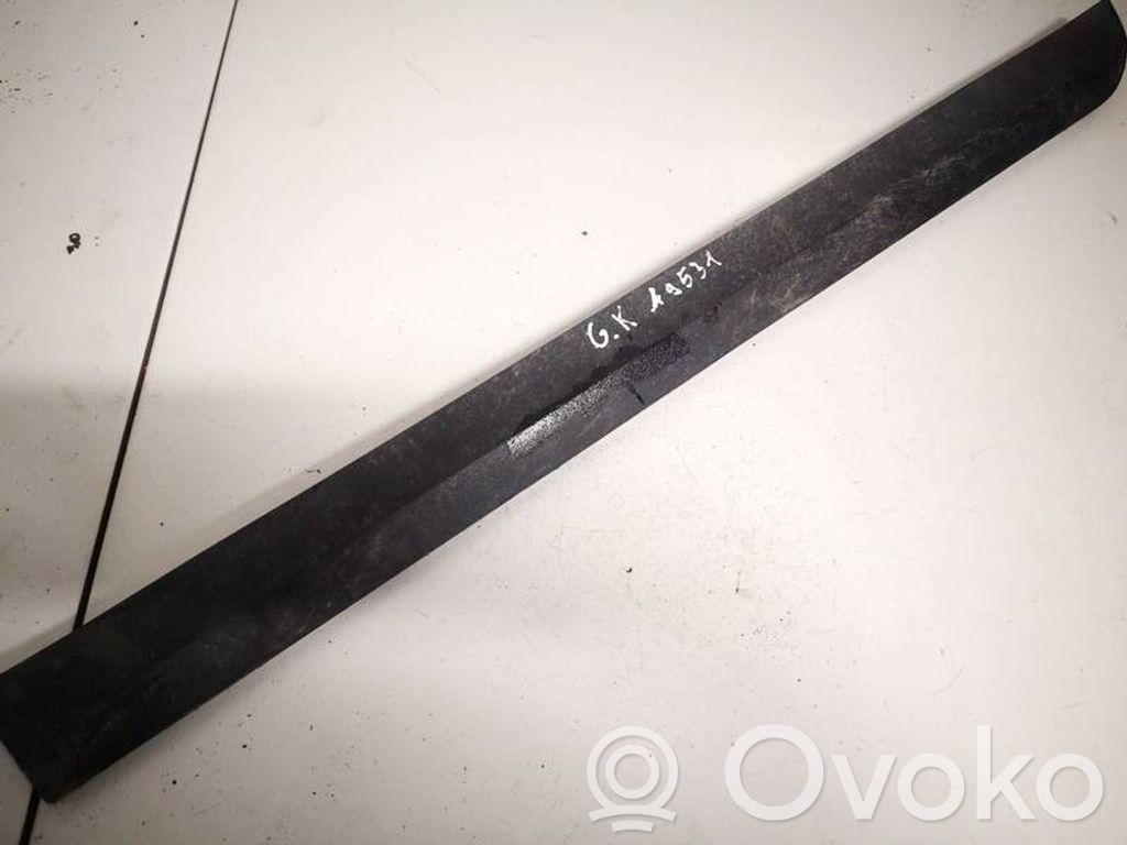 Volvo S40 Takaoven lista (muoto)
